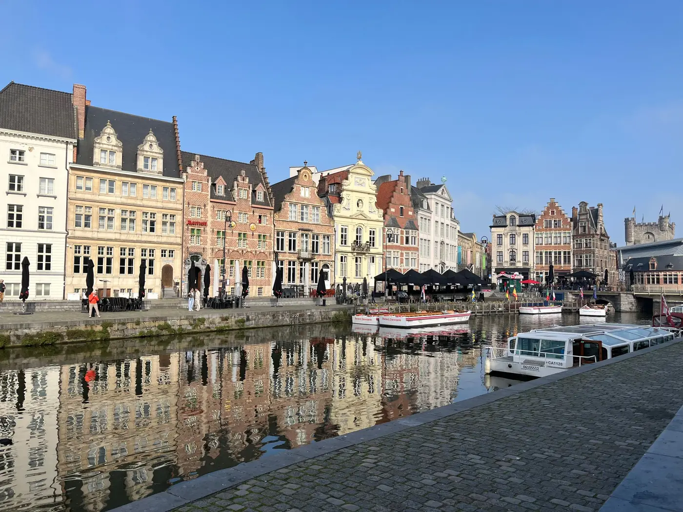 De Graslei in Gent, op wandelafstand van de praktijk
