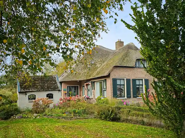 Rietgedekte woning aan de Bosrandweg 12 in Baarn