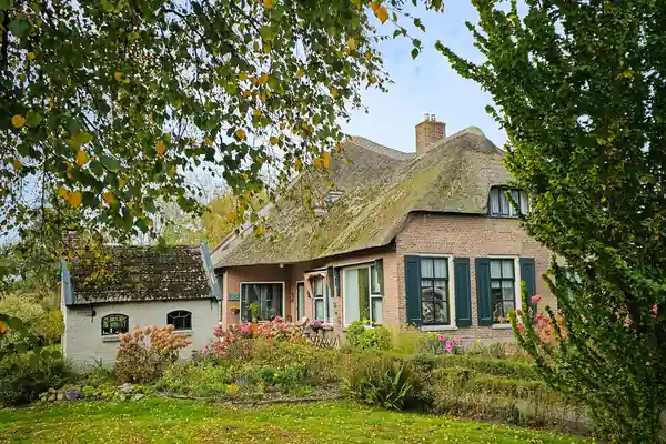 Rietgedekte woning aan de Bosrandweg 12 in Baarn