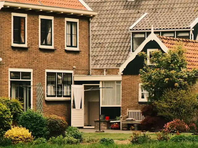 Twee-onder-een-kap aan de Esdoornlaan 17 in Leusden