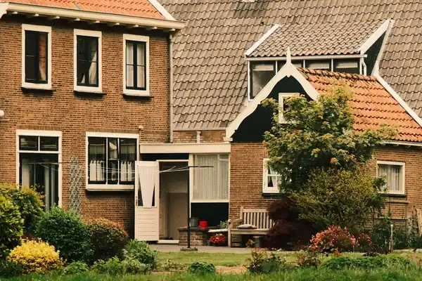 Twee-onder-een-kap aan de Esdoornlaan 17 in Leusden