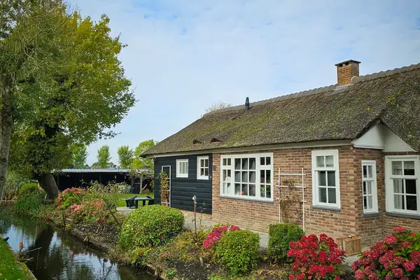 Rietgedekte woning aan de Heideweg 7 in Leusden