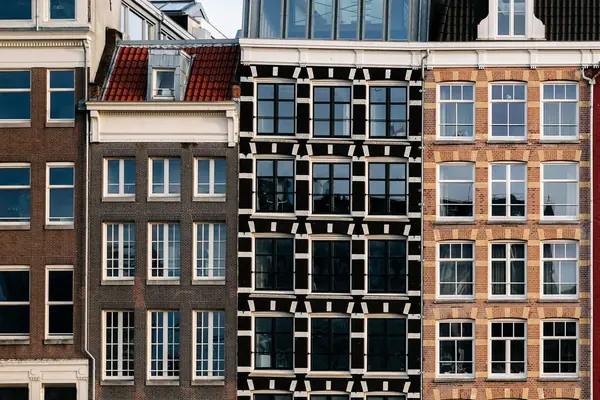 Grachtenpand aan de Pottenbakkersgracht 61 in Utrecht