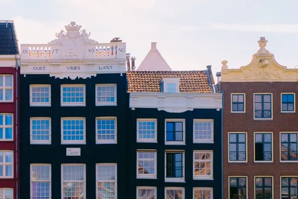 Grachtenpand aan de Weversgracht 140 in Utrecht