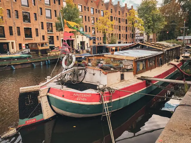 Woonboot aan de Wilgenkade 8 in Utrecht