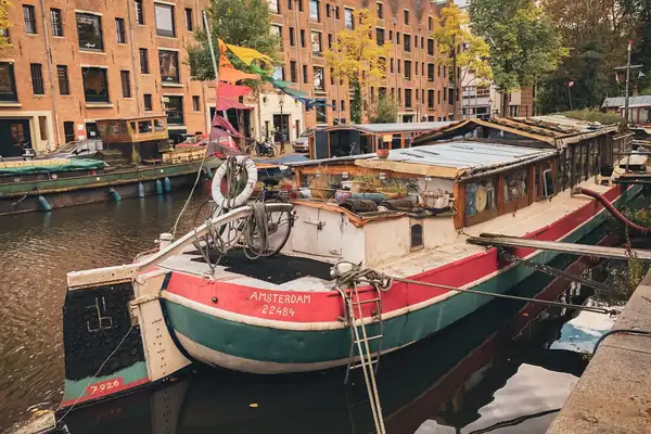 Woonboot aan de Wilgenkade 8 in Utrecht