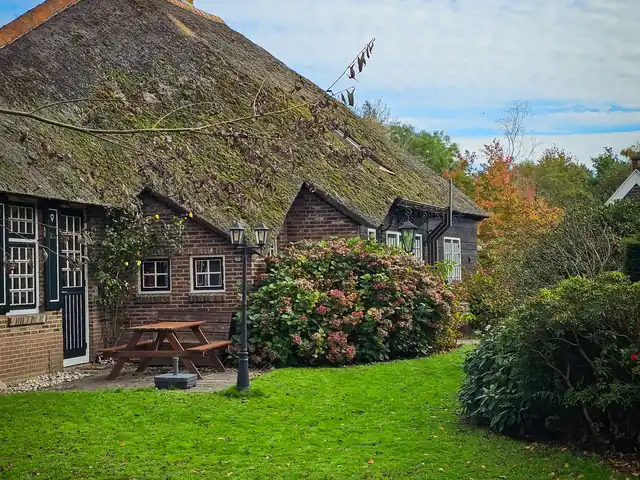 Rietgedekte woning aan de Zonnedauw 1 in Soest