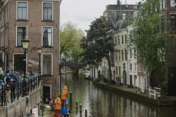 Grachtenpand aan de Zuiderkade 73 in Utrecht