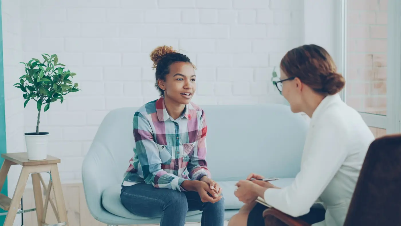 Psycholoog in gesprek met een cliënt