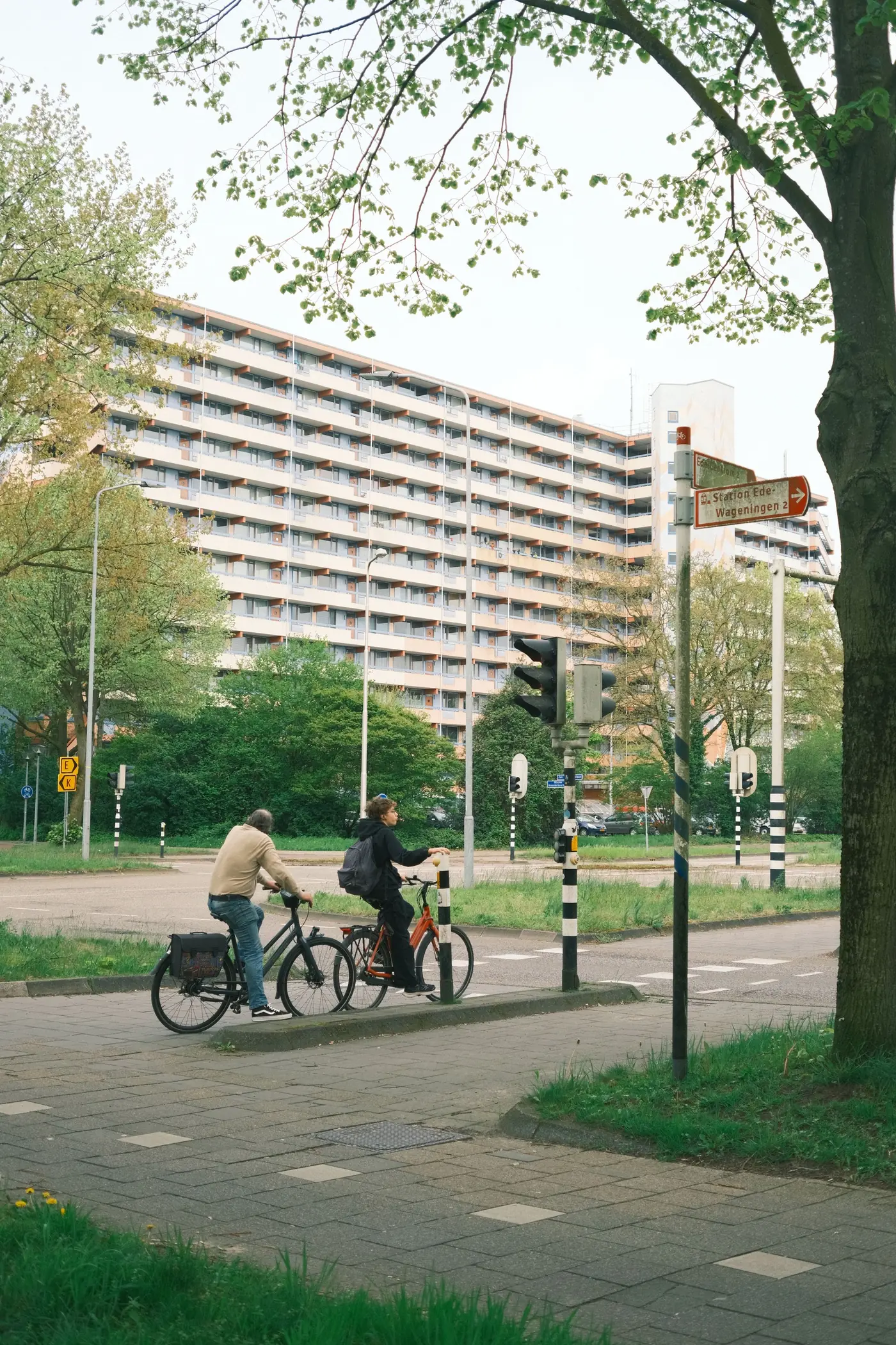 Kruispunt met fietsers en een fietspad